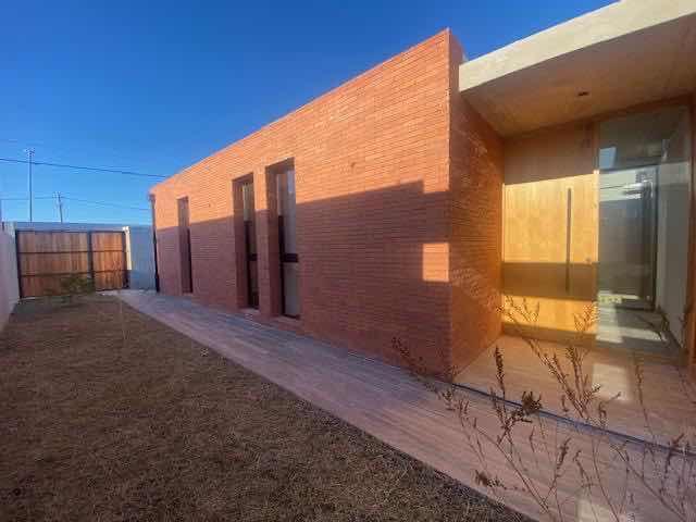 Casa en Venta - 3 Dorm. 2 Baños - Cochera - 180 m² - City Bell 4
