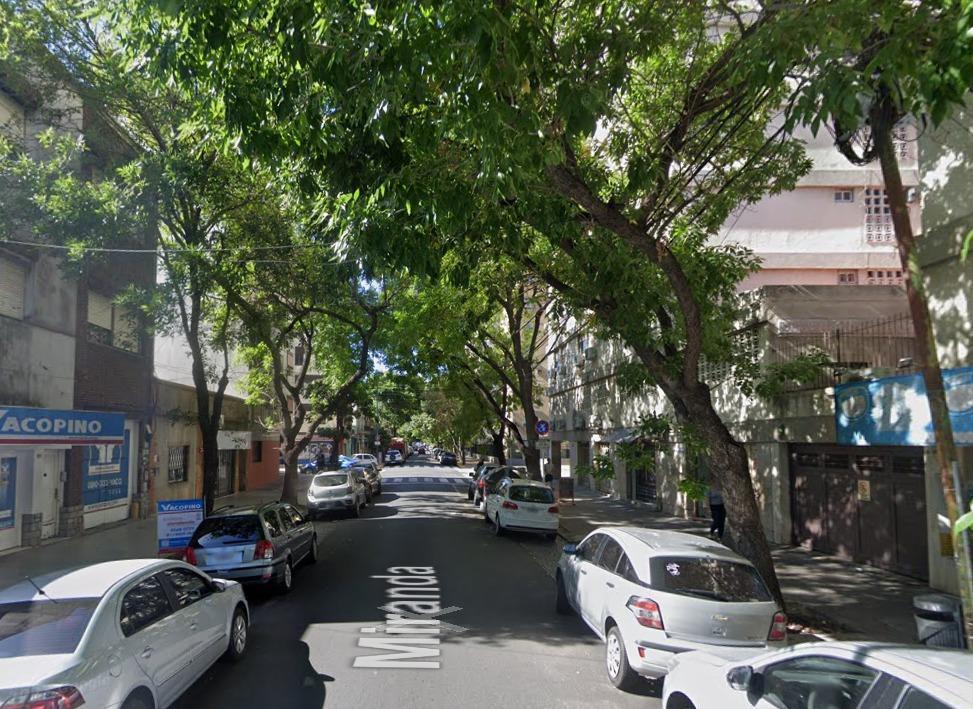 Departamento en Venta - 2 Dorm. 1 Baño - 65 m² - Monte Castro 4