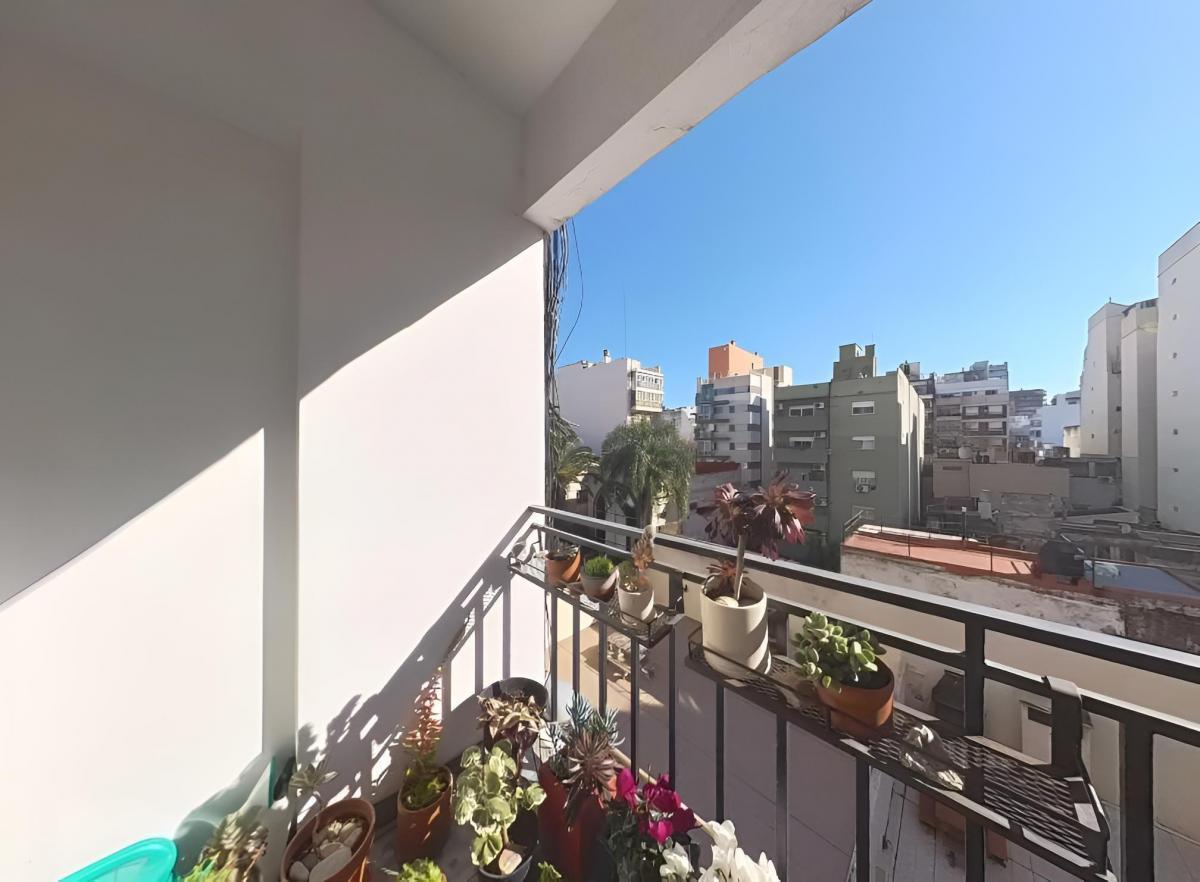 Departamento en Venta - 3 Dorm. 2 Baños - 105 m² - Flores Sur 5
