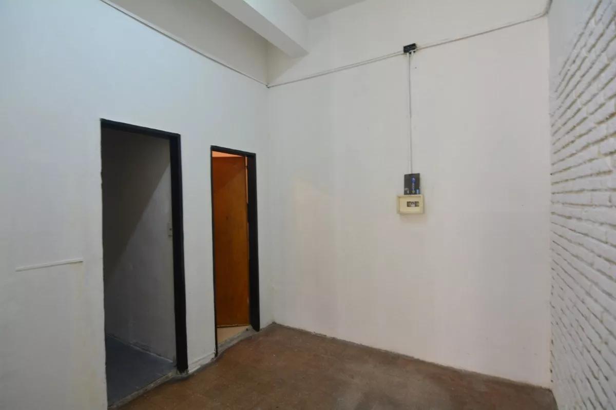 Local en Venta - 1 Salón 2 Baños - Probadores - Cochera - 60 m² - San Cristóbal 5