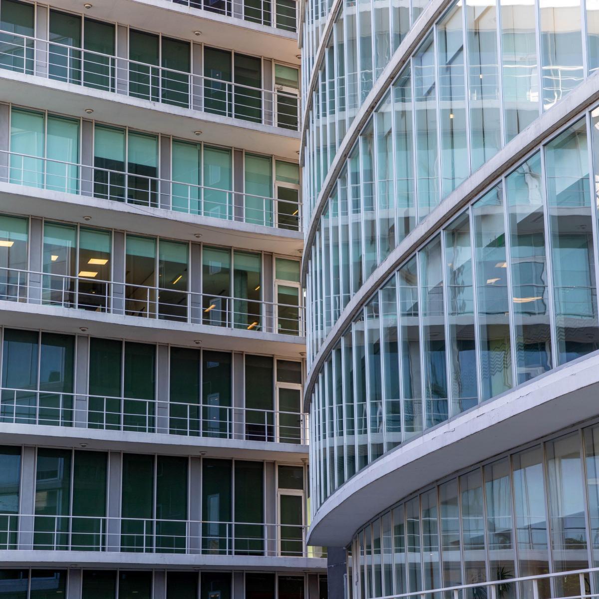 Oficina en Venta - 5 Ambientes 2 Baños - Cocheras - 951 m² - Parque Patricios 2
