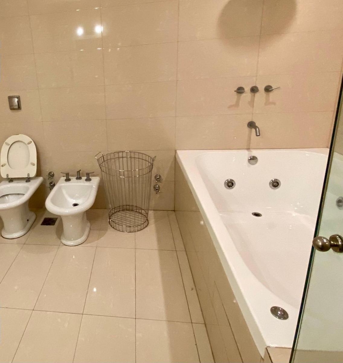 Departamento en Venta - 4 Dorm. 4 Baños - 230 m² - Flores 3