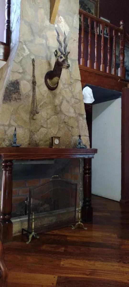 Casa en Venta - 4 Dorm. 3 Baños - Cocheras - 900 m² - Bella Vista 2
