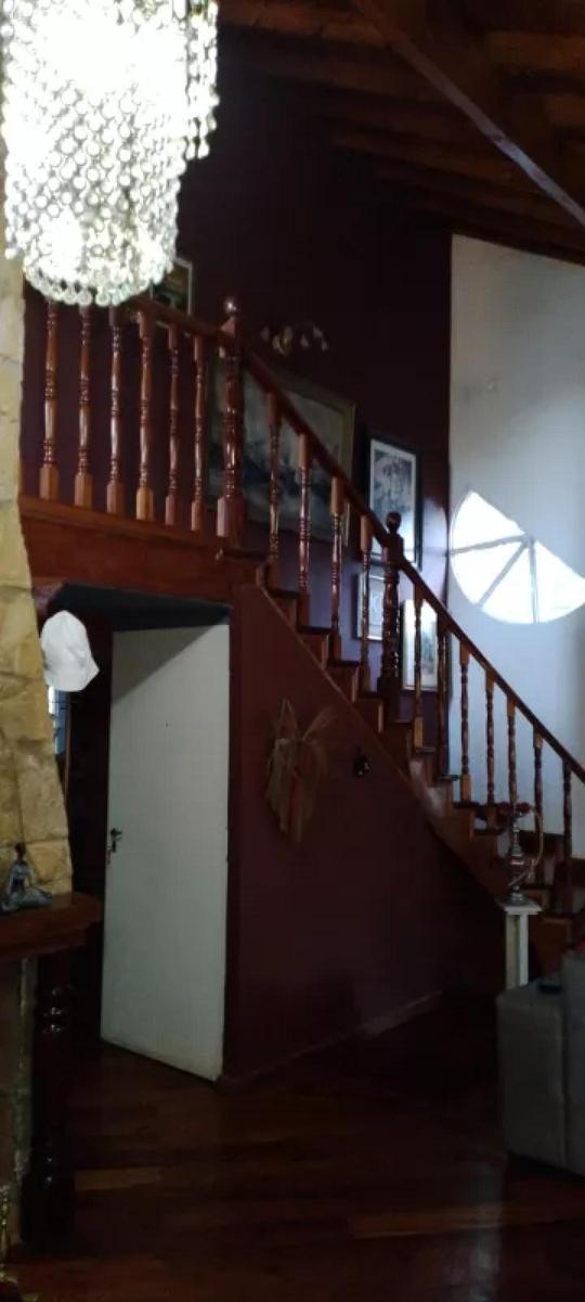 Casa en Venta - 4 Dorm. 3 Baños - Cocheras - 900 m² - Bella Vista 3