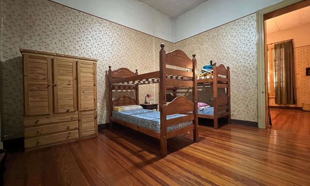 Casa en Venta - 2 Dorm. 2 Baños - Local - 228 m² - Mercedes 4