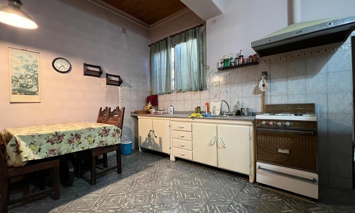 Casa en Venta - 2 Dorm. 2 Baños - Local - 228 m² - Mercedes 5