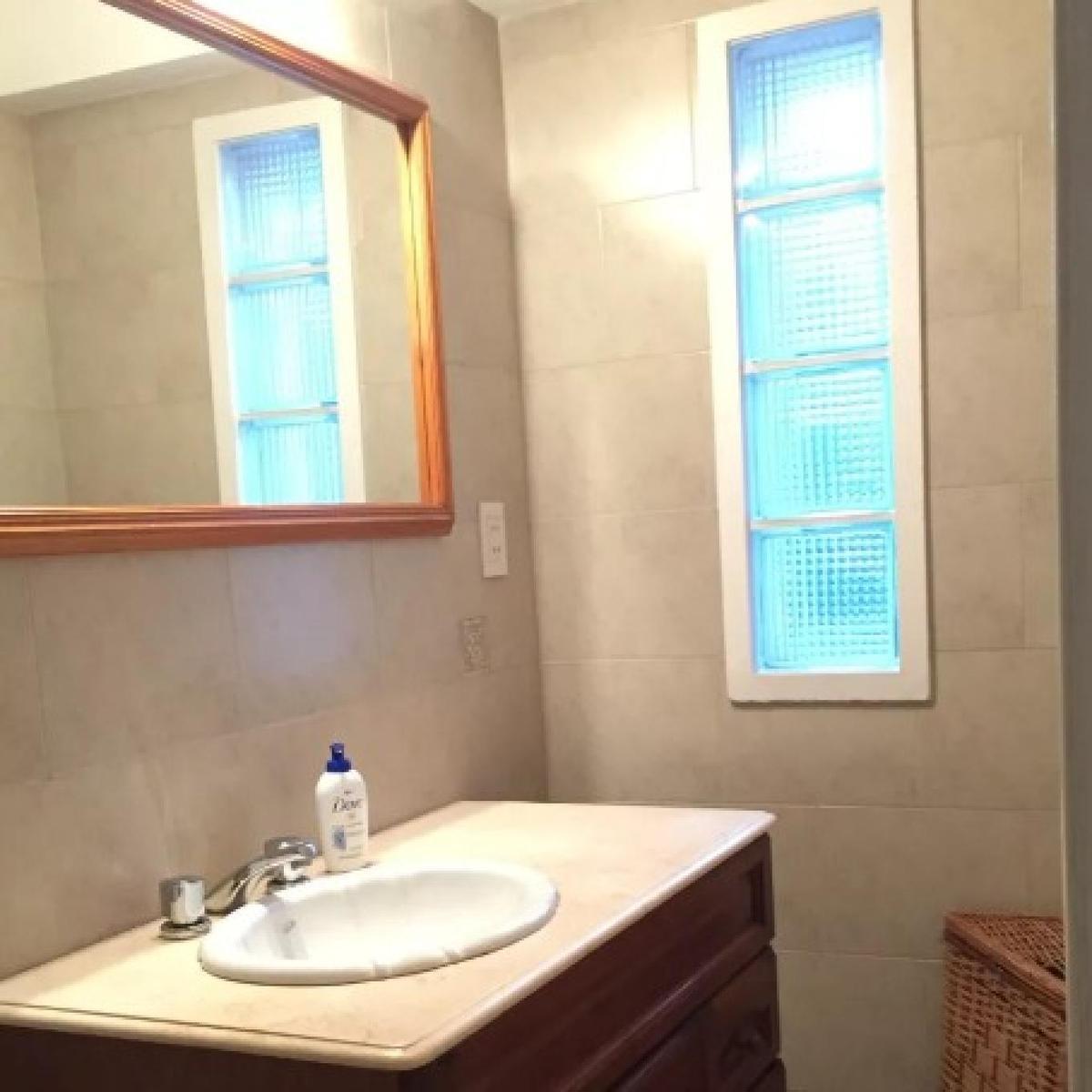 Casa en Venta - 4 Dorm. 5 Baños - Local - 380 m² - Olivos 2