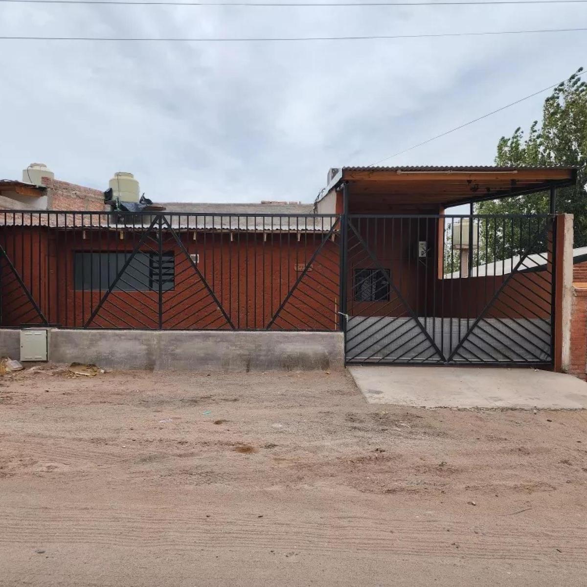 Casa en Venta - 2 Dorm. 1 Baño - 250 m² - Neuquén 5