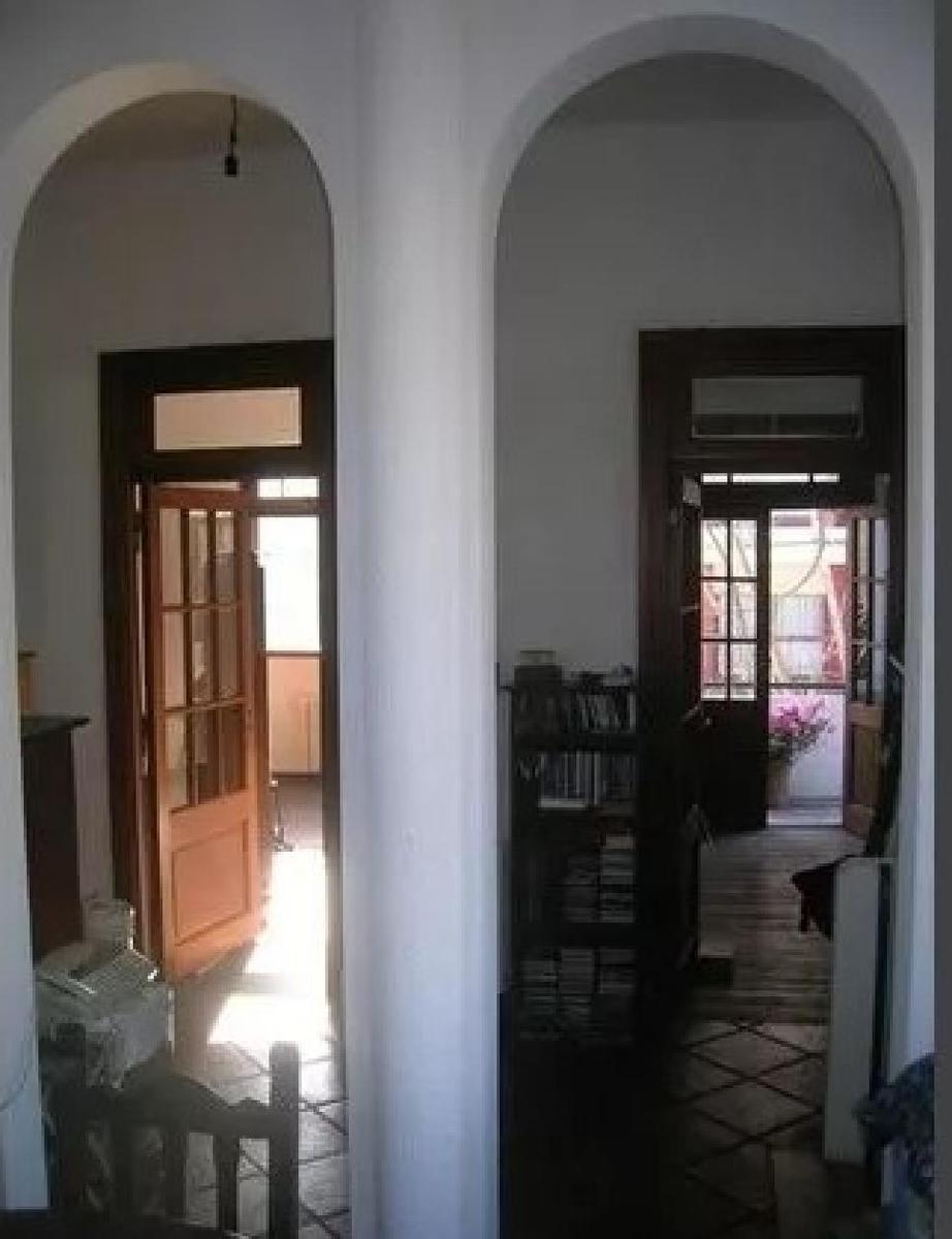 Casa en Venta - 5 Dorm. 2 Baños - Avellaneda 4