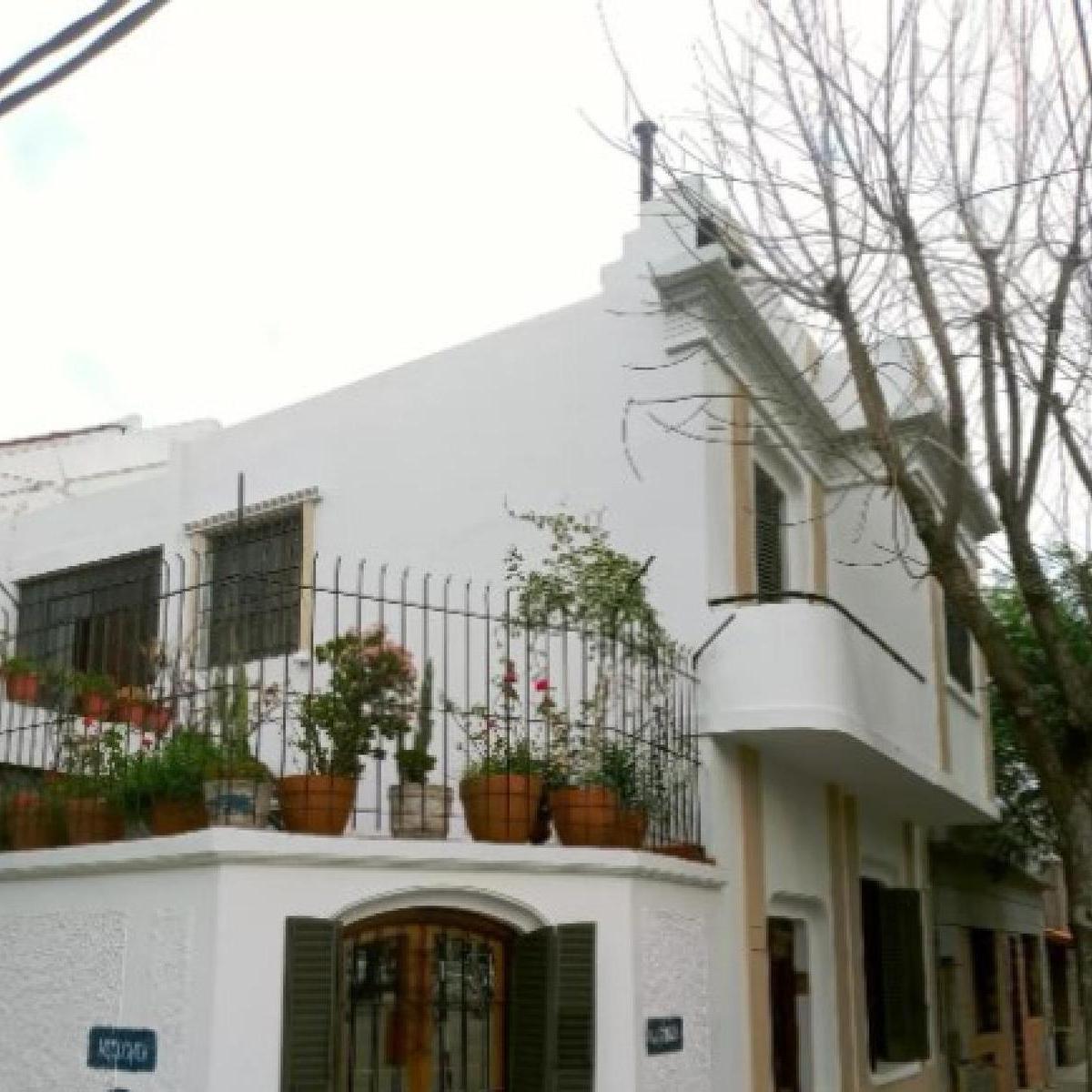 Casa en Venta - 5 Dorm. 2 Baños - Avellaneda 3