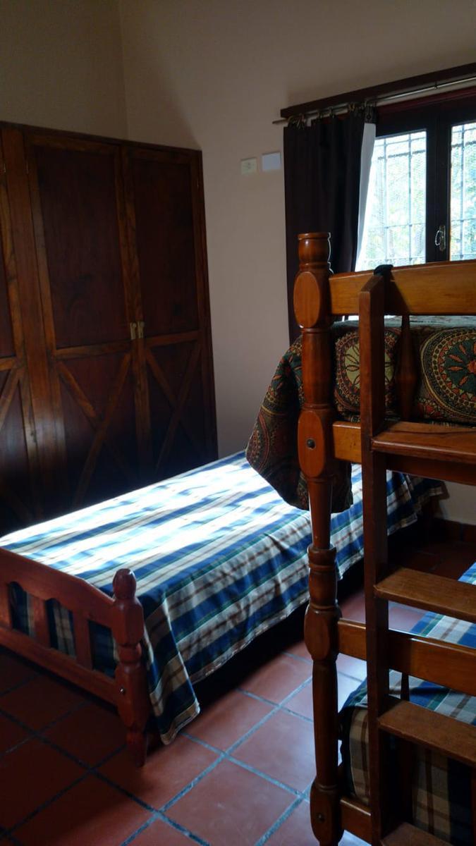 Casa en Venta - 4 Dorm. 2 Baños - Cochera - 968 m² - Miramar 1