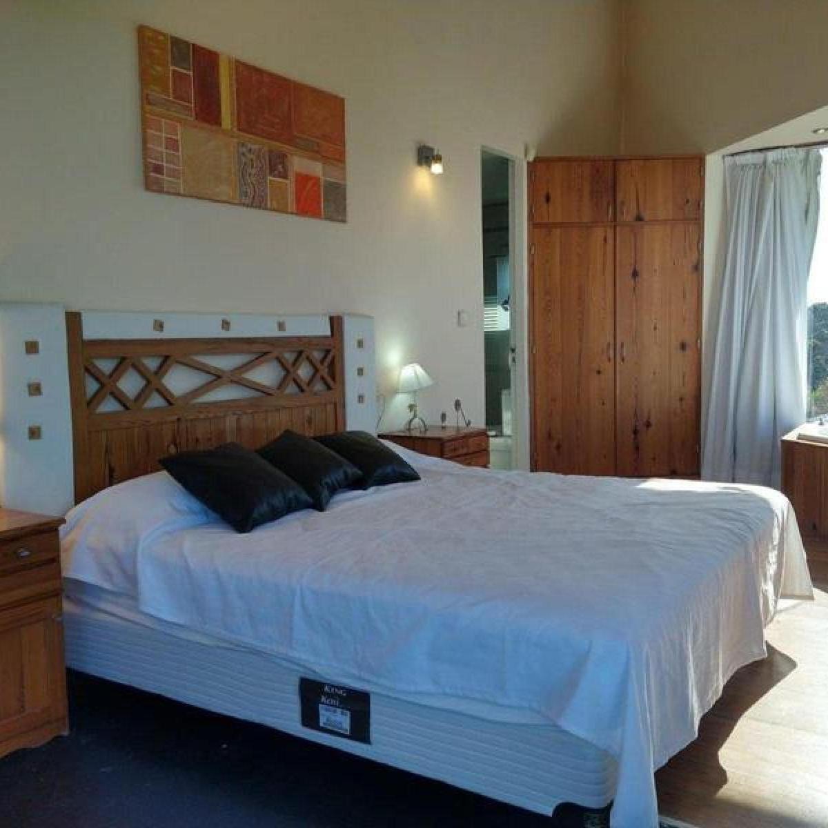 Casa en Venta - 4 Dorm. 5 Baños - Cariló 2