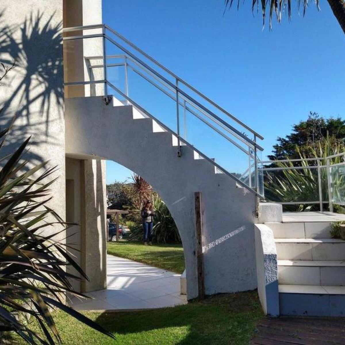 Casa en Venta - 4 Dorm. 5 Baños - Cariló 4