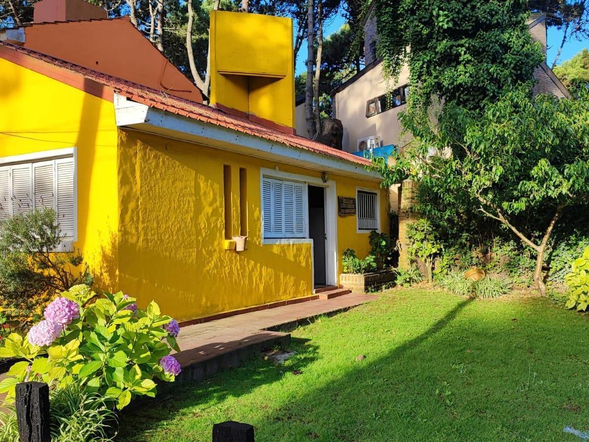 Casa en Venta - 2 Dorm. 1 Baño - Cochera - 48 m² - Costa del Este 2