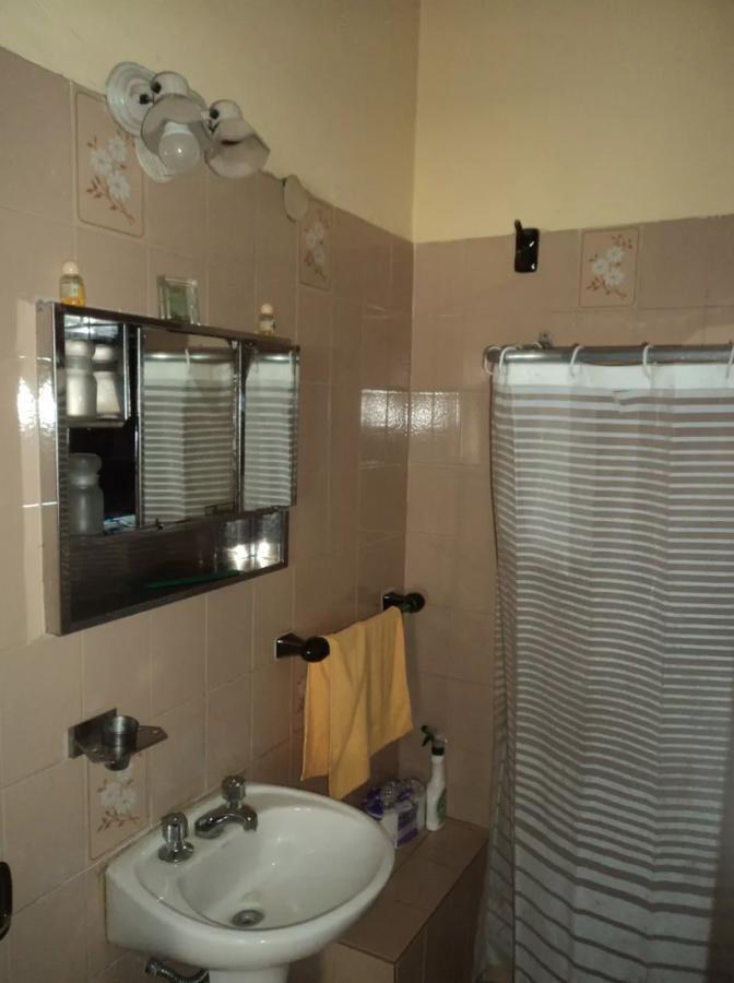 Casa en Venta - 5 Dorm. 2 Baños - 120 m² - Los Hornos, La Plata 2