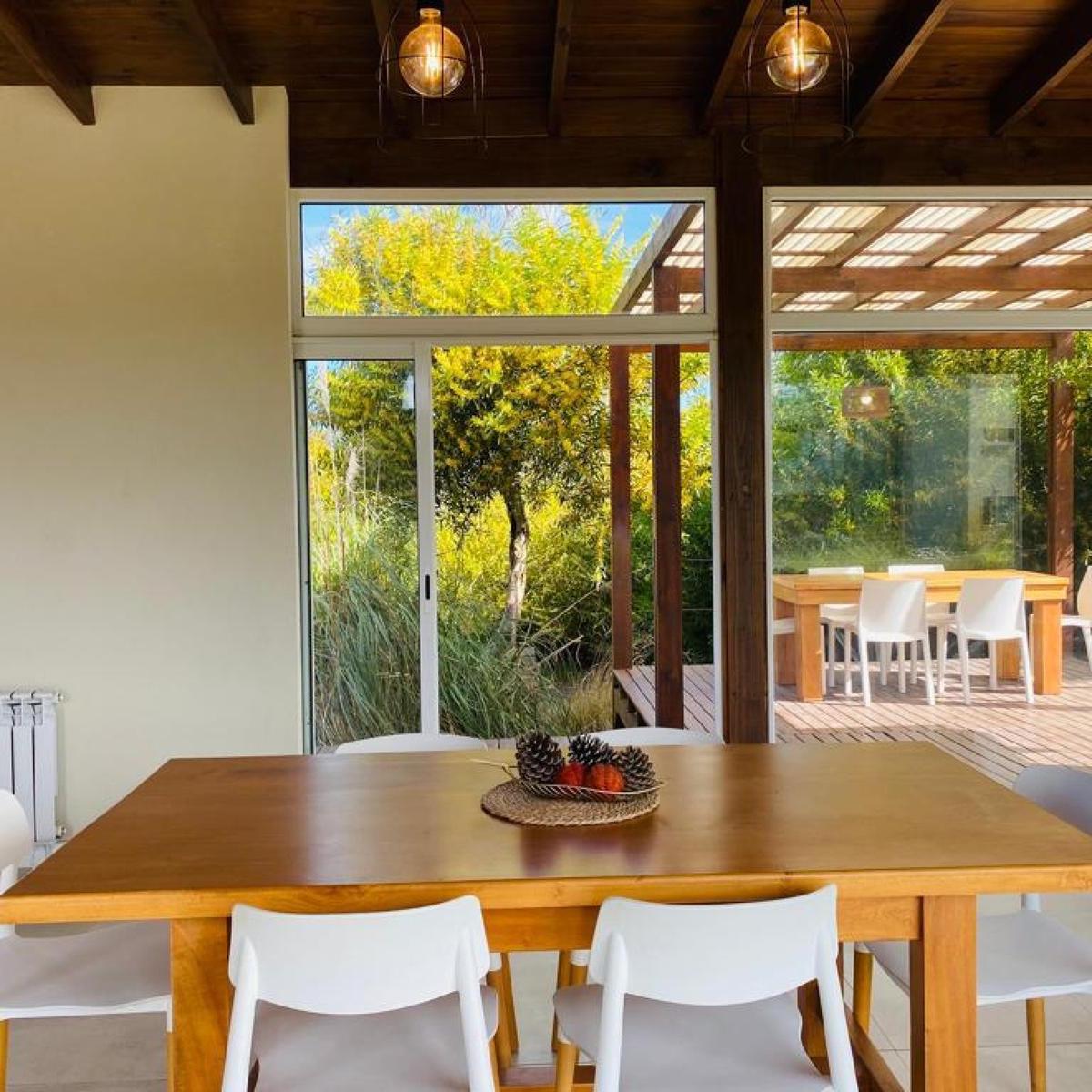 Casa en Venta - 3 Dorm. 2 Baños - 1.300 m² - Pinamar 3
