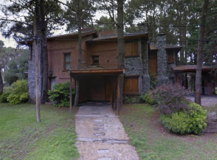 Casas en venta - 6 Dormitorios 6 Baños - 210 mts2 - Costa Del Este 1
