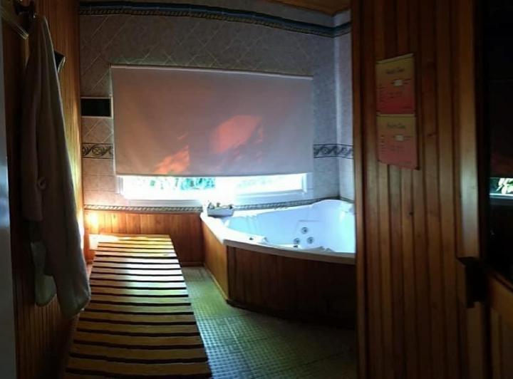 Edificio comercial en venta - 10 Dormitorios 5 Baños - 360 mts2 - Chascomus 3
