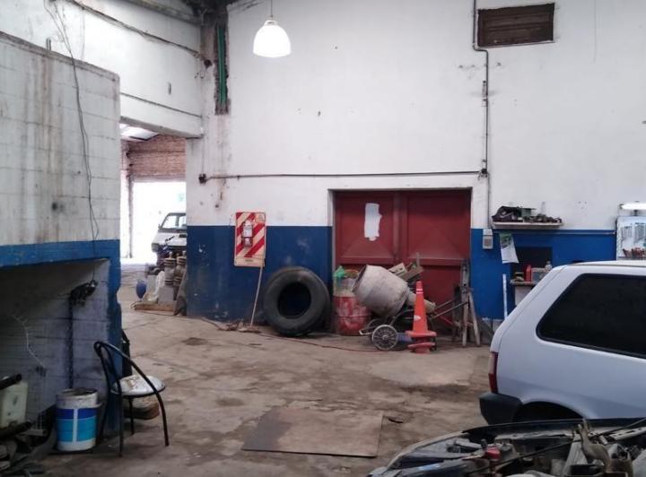 Edificio Comercial en venta - 3 Galpones 1 Casa - 900 mts2 - Bahia Blanca 2