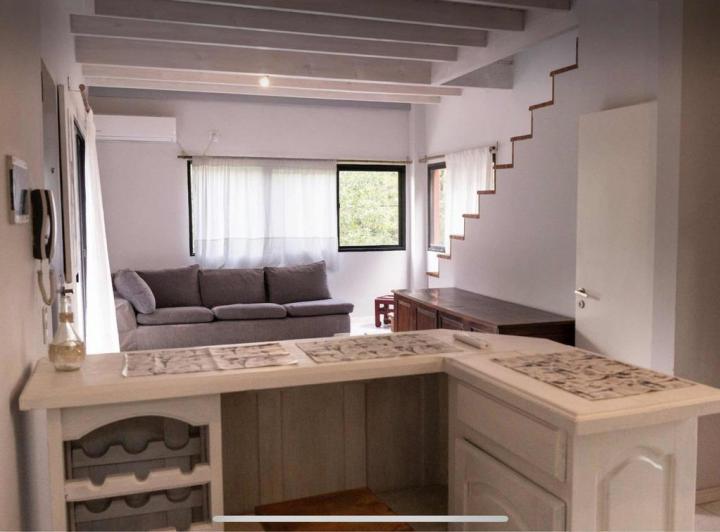 Edificio Comercial en venta - 4 Departamentos 2 Locales - 500Mts2 - Canning 3