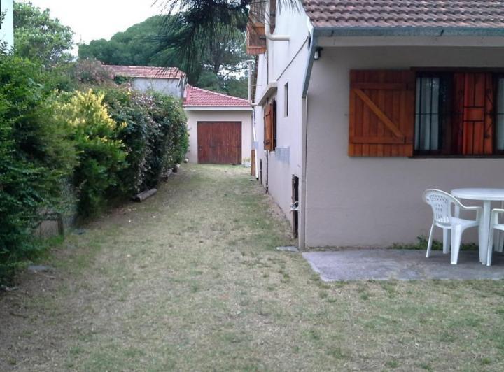 Edificio Comercial en venta - 7 Dormitorios 5 Baños - Cochera - Villa Gesell 2