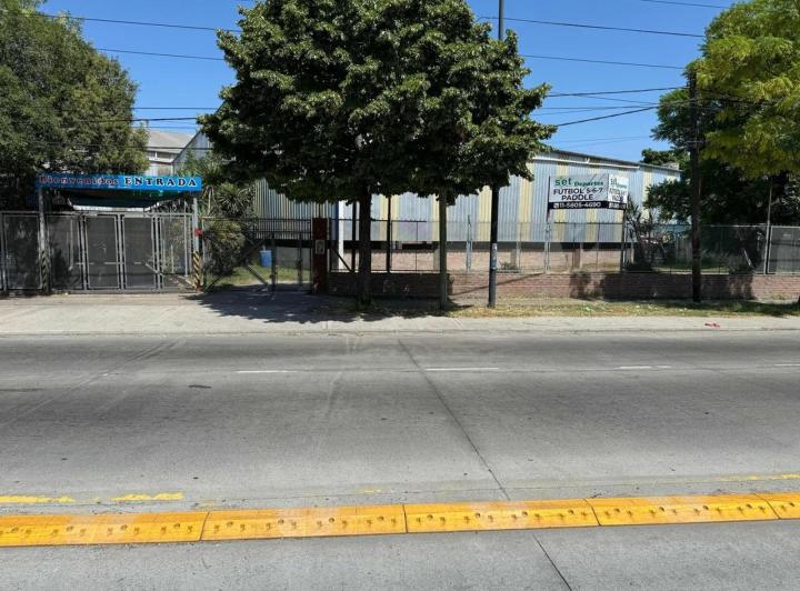 Complejo de deportivo en venta - Canchas de paddle - Florencio Varela 1