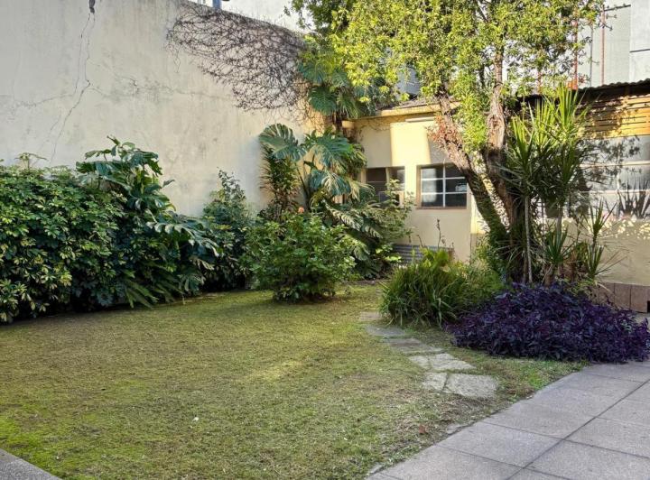 Casa en venta - 4 Dormitorios 3 Baños - Coghlan 4