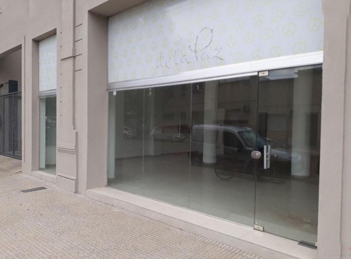 Local en venta - salon principal y baño - 100 mts2 - Bragado 3