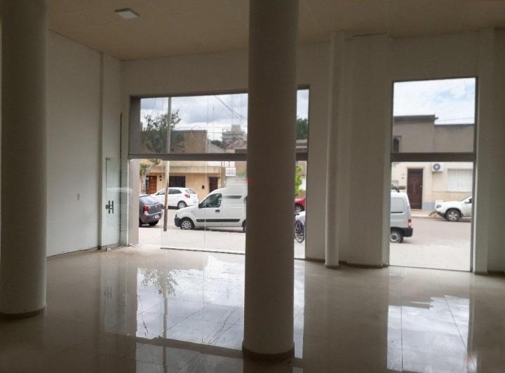 Local en venta - salon principal y baño - 100 mts2 - Bragado 4