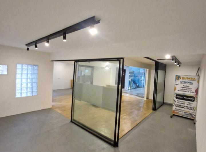 Local en venta - 9 Oficinas - Florida 1