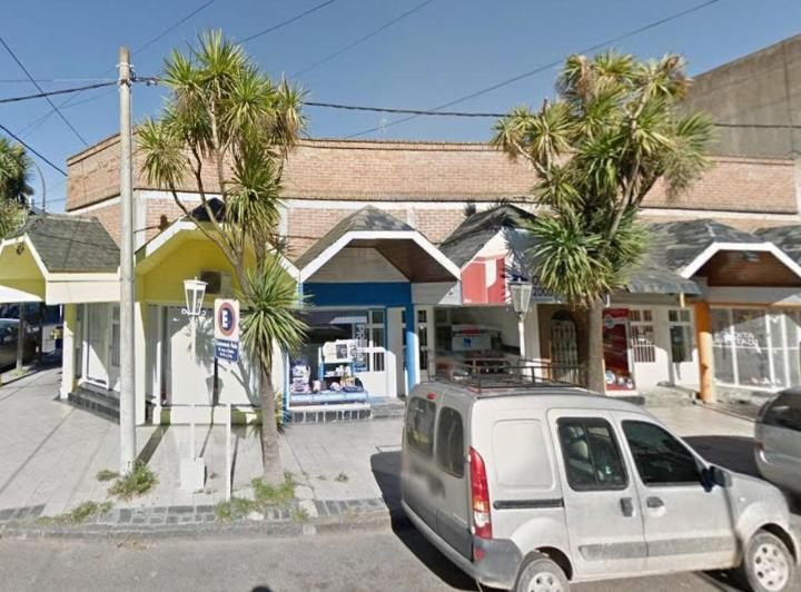 Locales en venta - 6 Locales 2 Baños - 250Mts2 - Necochea 2