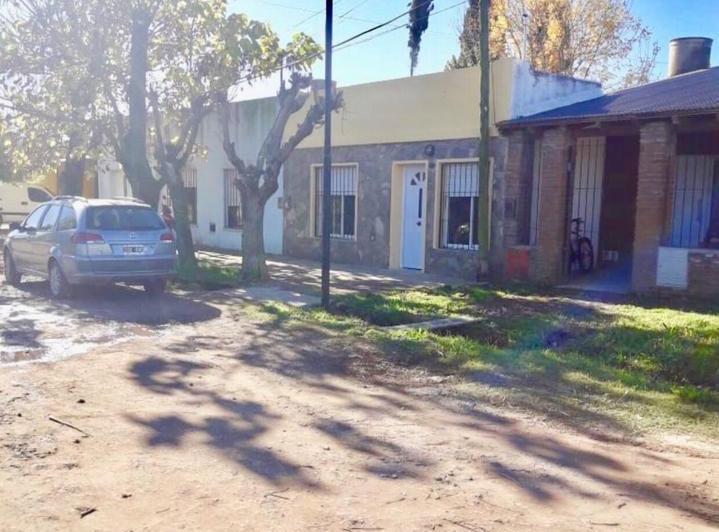Casa en venta - 2 Dormitorios 1 Baño - 200 mts2 - Chivilcoy 1