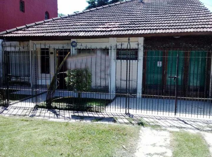 Casa en venta - 3 dormitorios 2 baños - 100mts2 - Mar Del Plata 2