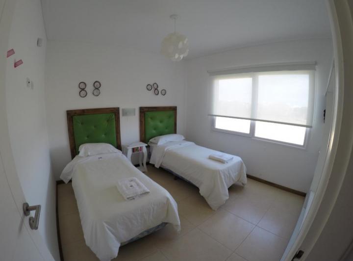 Casa en venta - 2 dormitorios 1 baño - balcon - 65mts2 - Villa Gesell 3