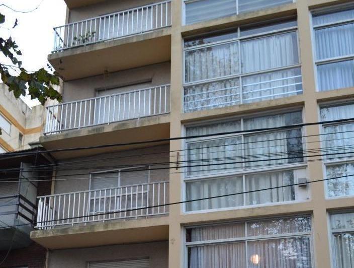 Departamento en venta - 3 Dormitorios 2 Baños - Cochera - 79Mts2 - Miramar 2