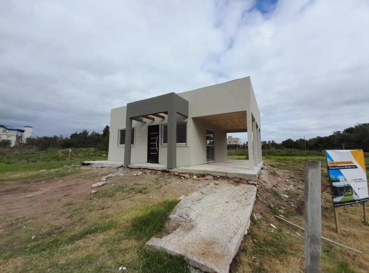 Casa en venta - 2 Dormitorios 1 Baño - 200Mts2 - Necochea 3
