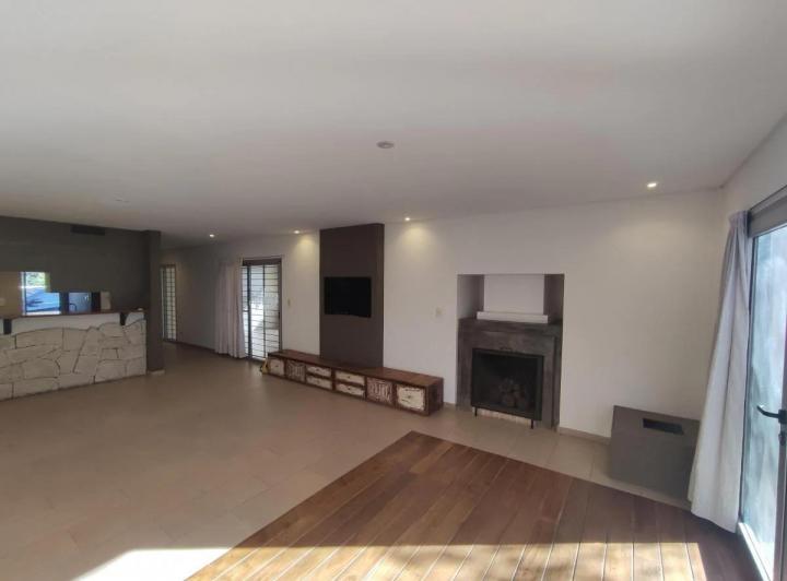 Casa en venta - 4 Dormitorios 2 Baños - Cocheras - 350Mts2 - El Palomar, Cañuelas 5