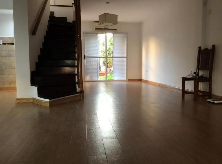 Casa en venta - 4 Dormitorios 2 Baños - Cochera - 300Mts2 - Merlo 3