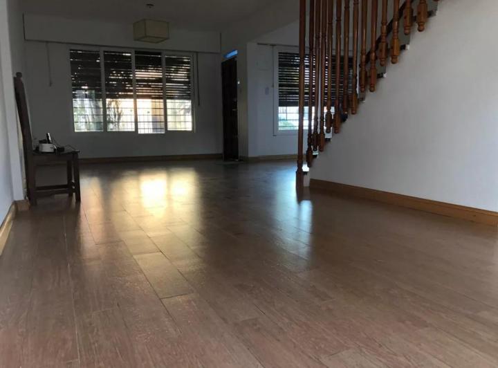 Casa en venta - 4 Dormitorios 2 Baños - Cochera - 300Mts2 - Merlo 2