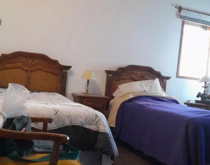 Casa en venta - 2 Dormitorios 2 Baños - Cocheras - 300Mts2 - Santa Clara del Mar 2