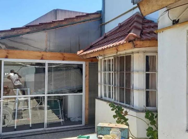Casa venta - 4 dormitorios 3 baños - 300mts2 totales - General San Martin 5