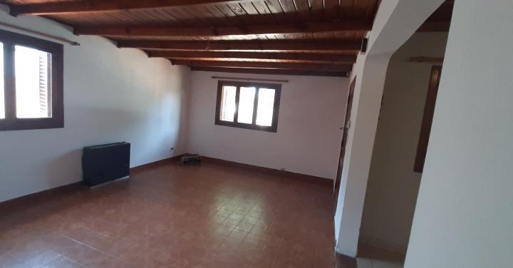 Casa en venta - 3 Dormitorios 1 Baño - Cochera - 160Mts2 - Necochea 5