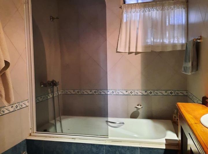 Casa en venta - 3 Dormitorios 2 Baños - Cochera - 233mts2 - Hurlingham 4