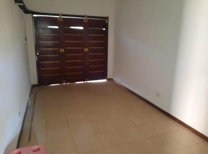 Casa en venta - 2 Dormitorios 1 Baño - Cochera - 110Mts2 - Chivilcoy 2