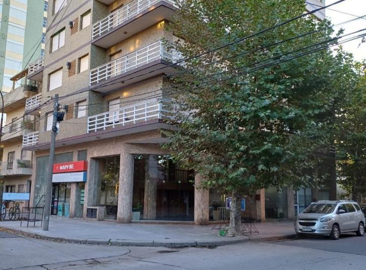 Departamento en venta - 2 Dormitorios 2 Baños - Cochera - 74Mts2 - Miramar 2