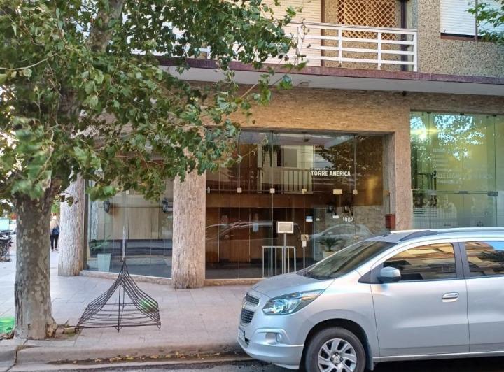 Departamento en venta - 2 Dormitorios 2 Baños - Cochera - 74Mts2 - Miramar 4