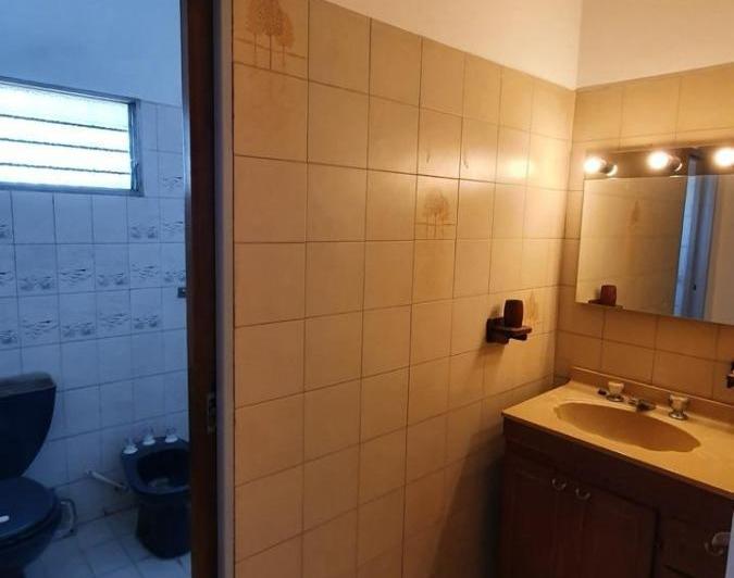 Casa en venta - 3 Dormitorios 2 Baños - Cochera - 233Mts2 - Hurlingham 2