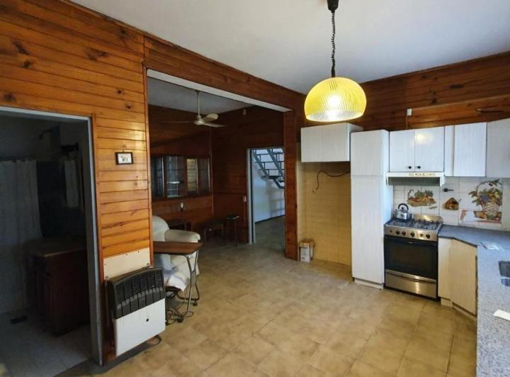 Casa en venta - 3 Dormitorios 2 Baños - Cochera - 233Mts2 - Hurlingham 3