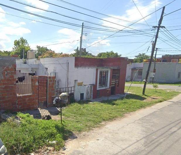 Casa en venta - 2 Dormitorios 1 Baño - 100Mts2 - Berazategui 4