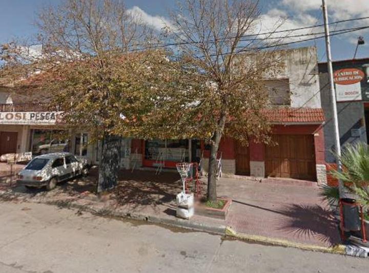 Casa en venta - 2 dormitorios 2 baños - 700mts2 - Necochea 2